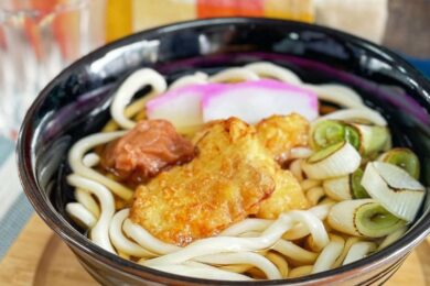 梅と鯛の天ぷらうどん